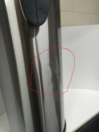 Kosz na śmieci, 30 L, samozamykająca klapa, 0twieranie na pedał, wada w postaci małego wgniecenia